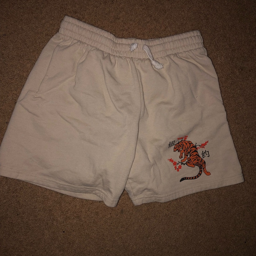 Artist Union creme shorts